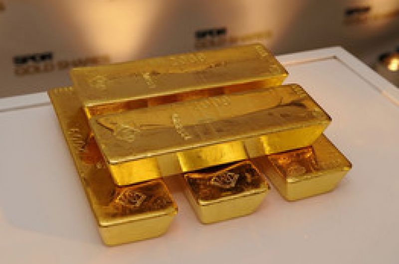 美国数据不佳激起避险买盘，黄金价格连涨四周 